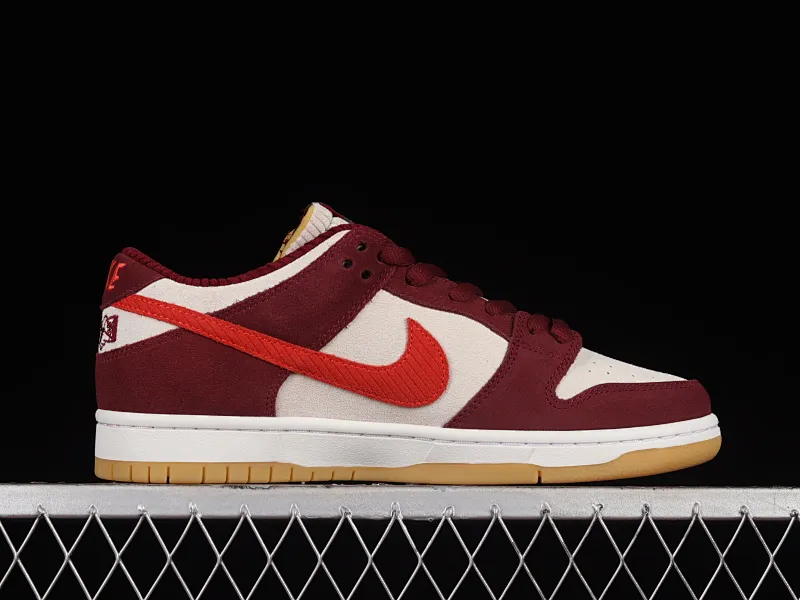 All categories Nk SB Dunk Series Nk SB Dunk Low Low-top sneakers M version Skate Like a Girl x Nk SB Dunk Low joint model Strawberry Bear SB low-top casual sports skateboard shoes DX4589-600